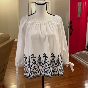 TWO WAYS TO WEAR BLOUSE